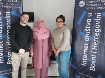 Posjeta predstavnika ISOC fondacije gđi Mufidi Balta, koja je uspješno završila obuku rada na računaru u okviru projekta finansiranog od strane ISOC fondacije.