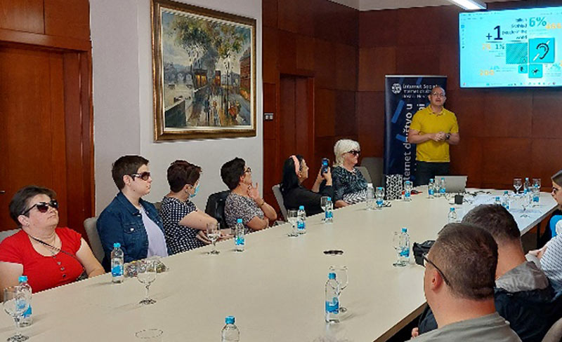 Slika 3. Prof. dr. sci. Senad Mehmedinović sa Edukacijsko-rehabilitacijskog fakulteta u Tuzli predstavio je prezentaciju na temu značaja pristupačnosti. 