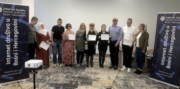 Dodjela certifikata učesnicima obuke koji su upješno završili obuku za rad na računaru za slijepa lica